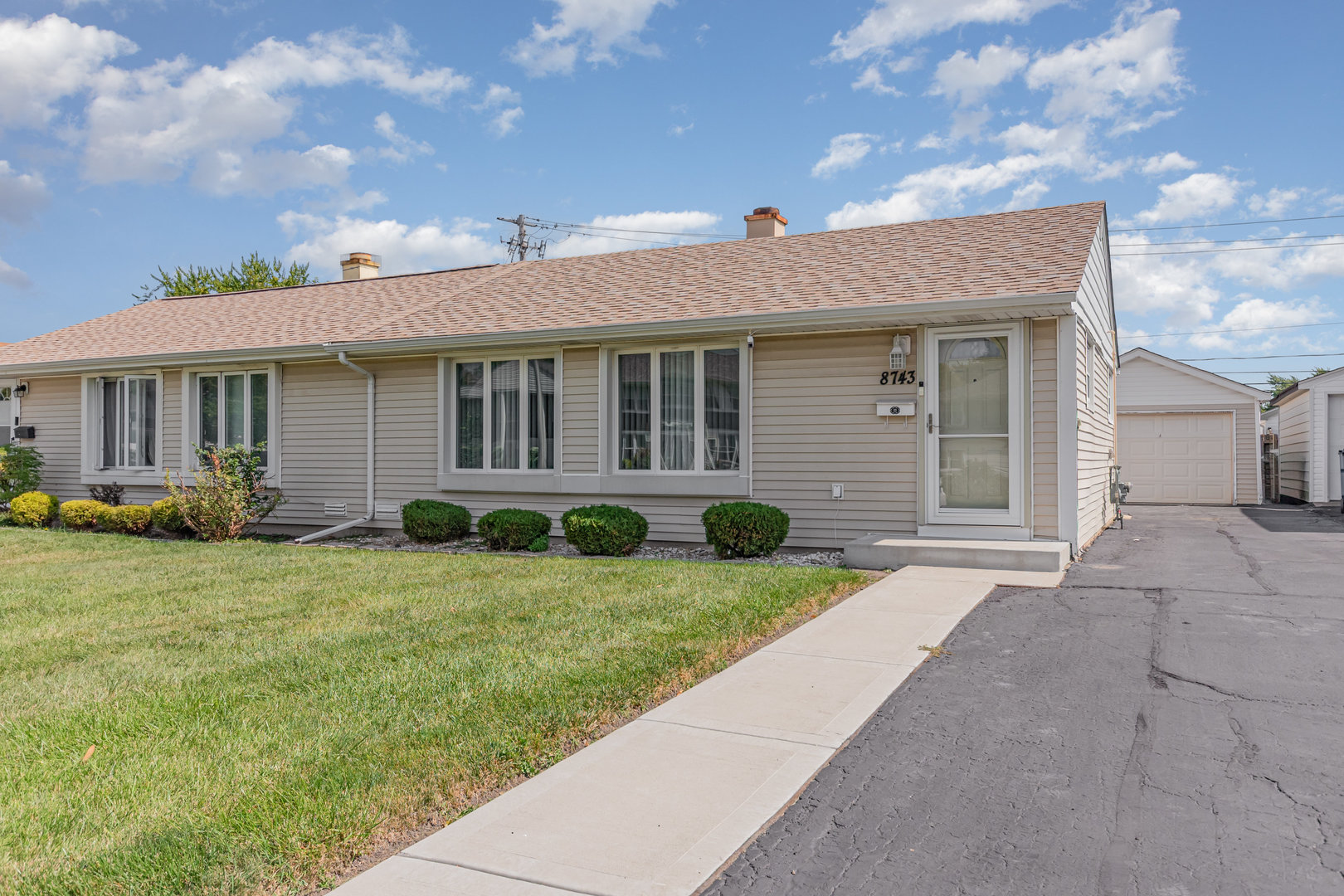 8743 S Kenton Avenue, Hometown, IL 60456