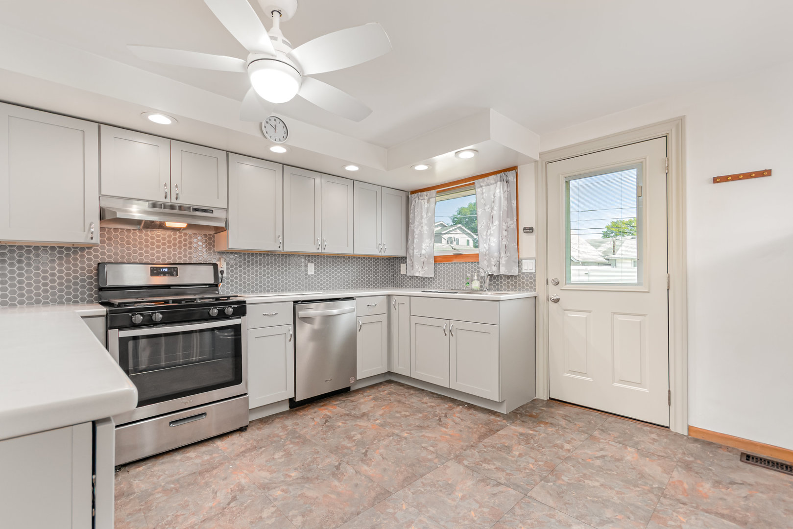 8743 S Kenton Avenue, Hometown, IL 60456