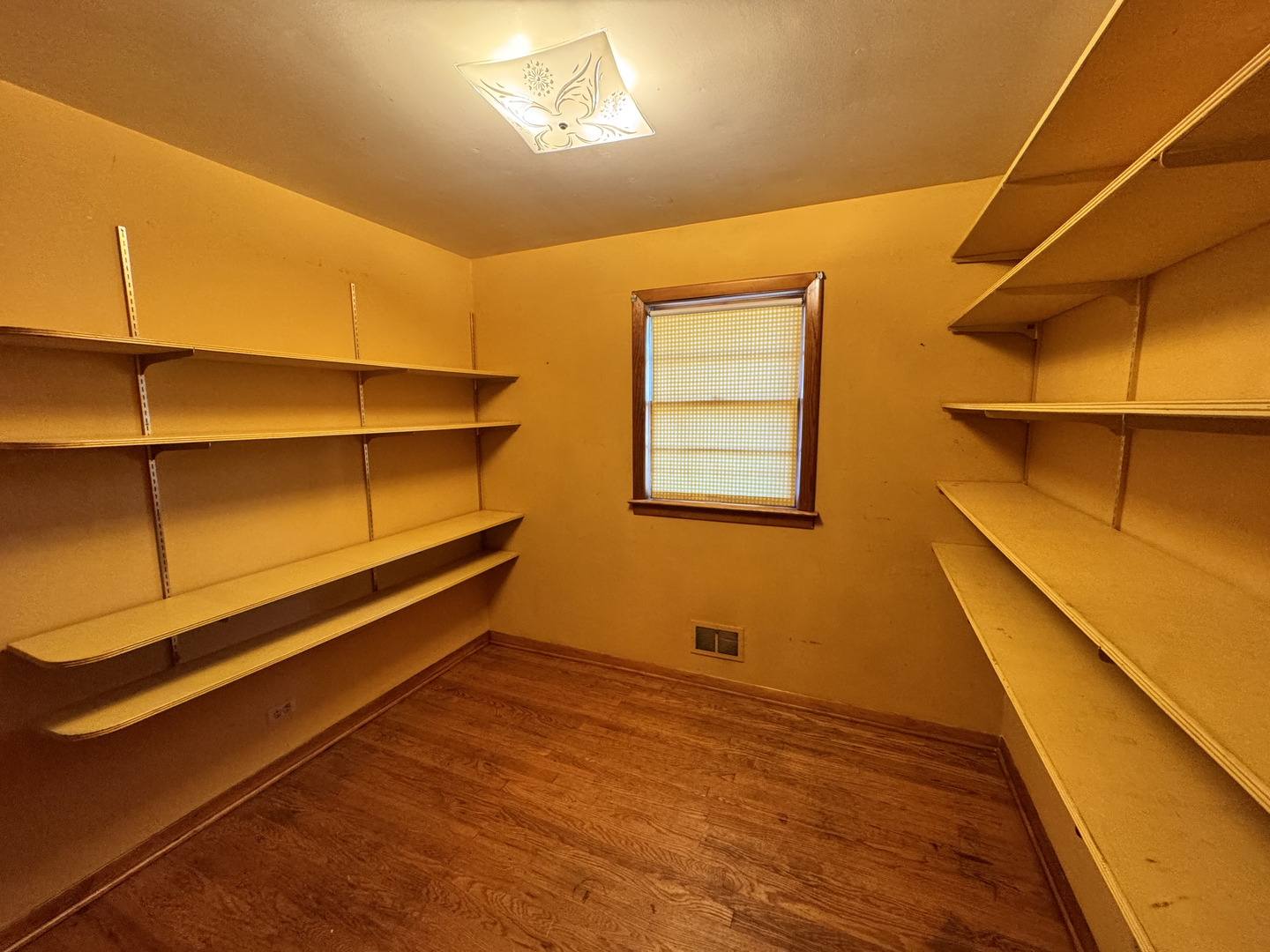 9417 S 77th Avenue, Hickory Hills, IL 60457