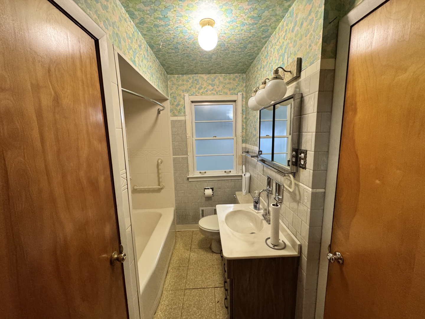 9417 S 77th Avenue, Hickory Hills, IL 60457
