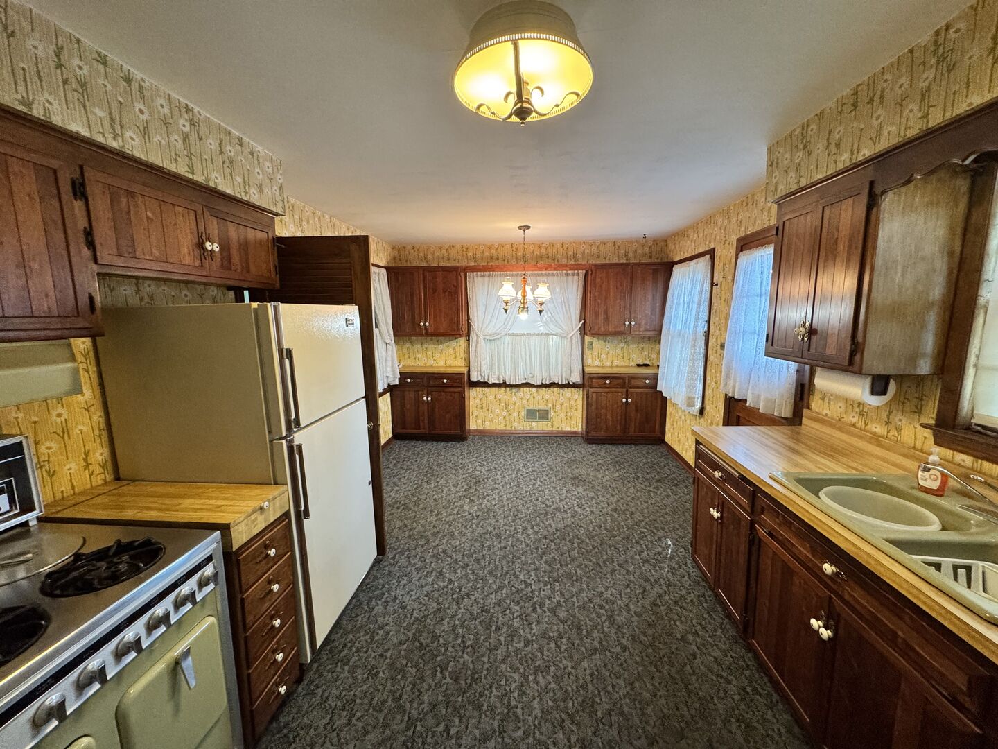 9417 S 77th Avenue, Hickory Hills, IL 60457