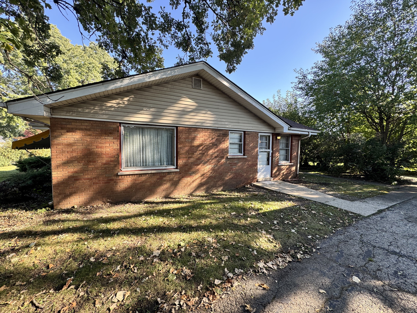 9417 S 77th Avenue, Hickory Hills, IL 60457