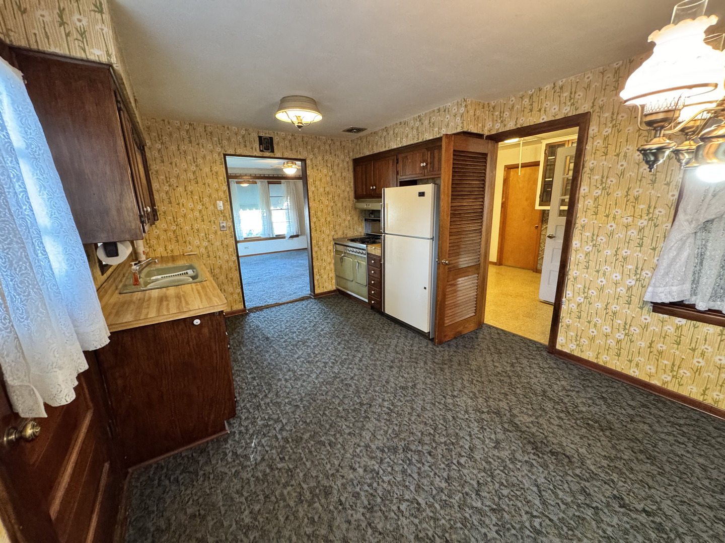 9417 S 77th Avenue, Hickory Hills, IL 60457
