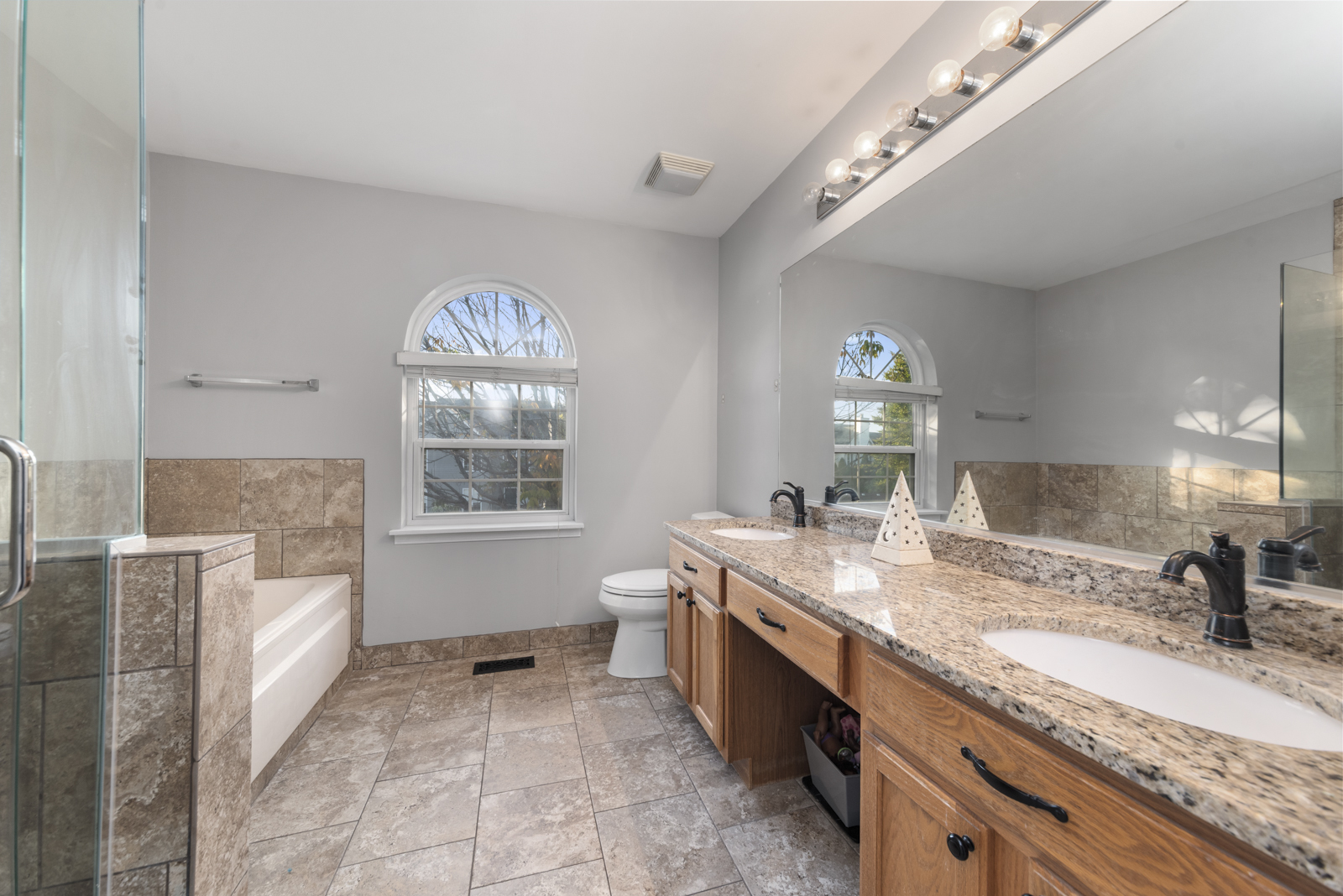 466 Greenview Lane, Oswego, IL 60543