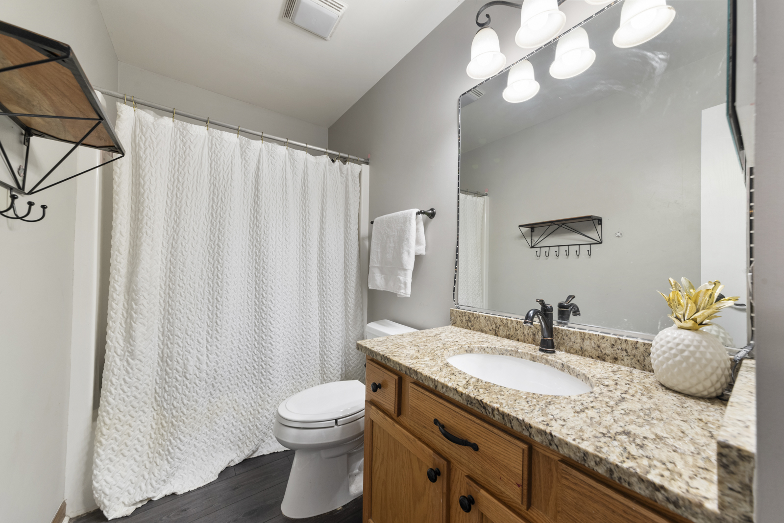 466 Greenview Lane, Oswego, IL 60543