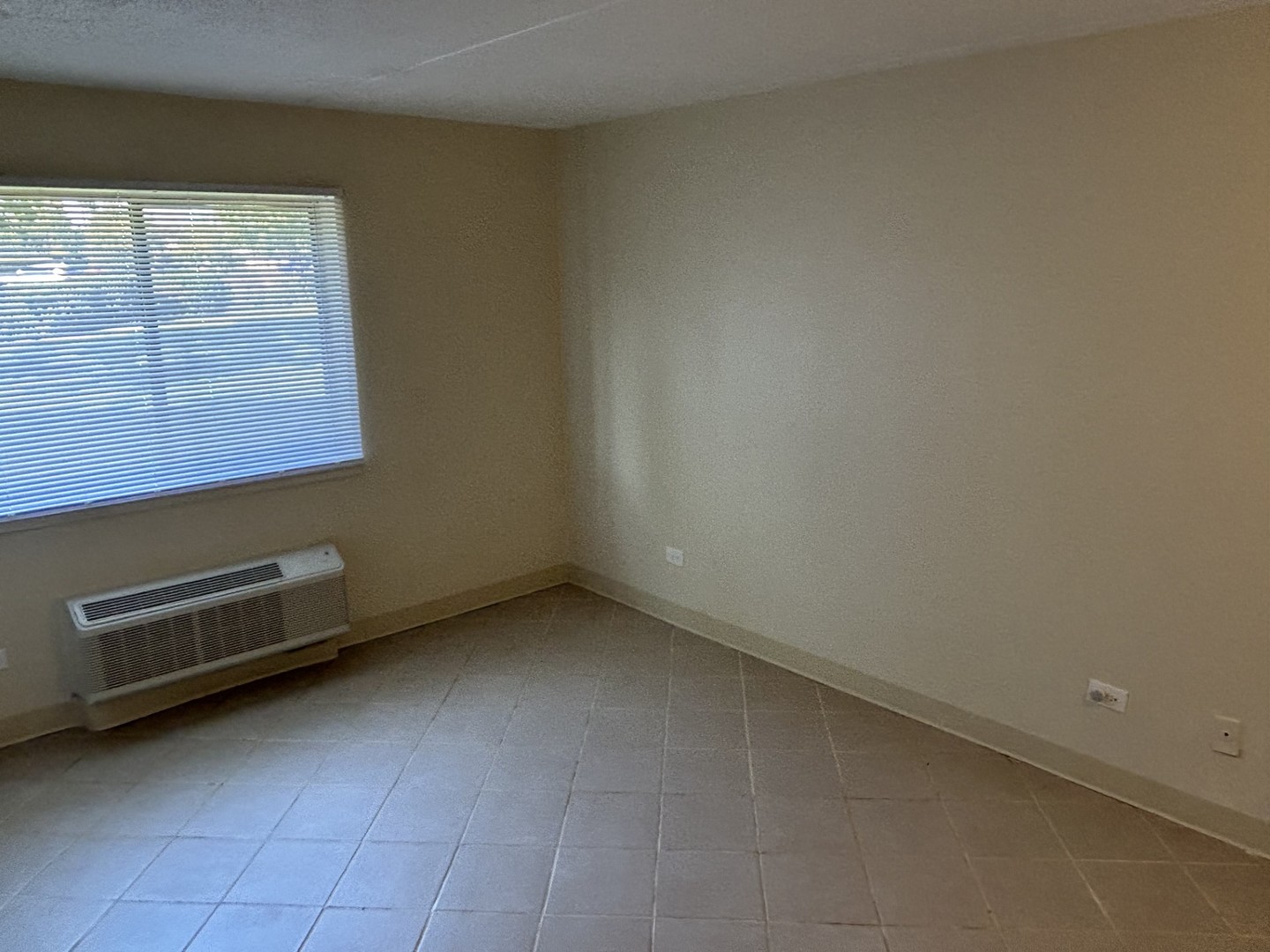 5600 ASTOR Lane #103, Rolling Meadows, IL 60008