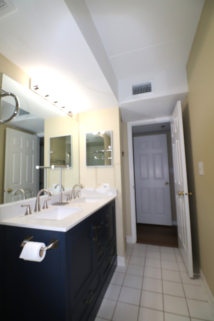 112 Day Street #204, Bloomingdale, IL 60108