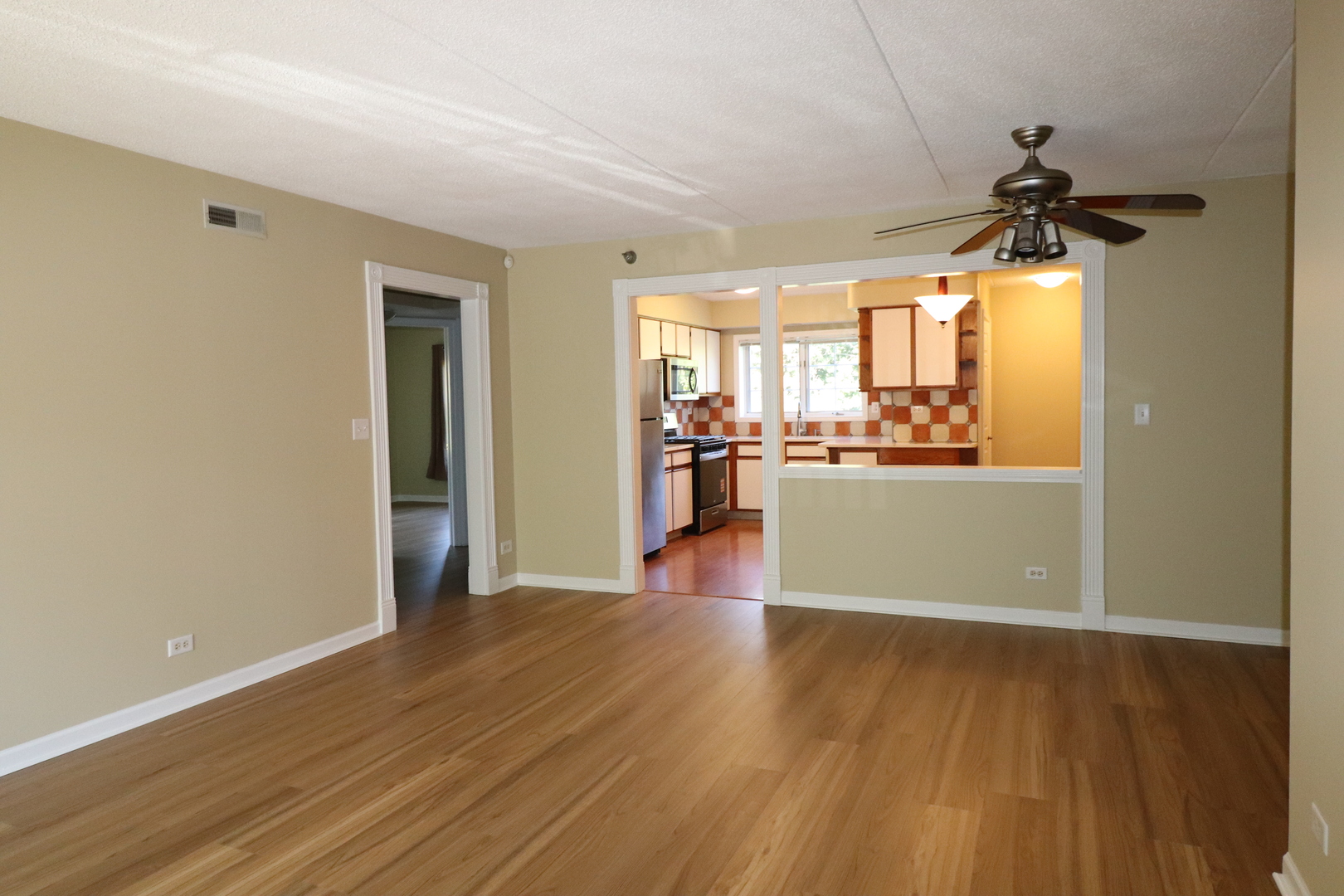 112 Day Street #204, Bloomingdale, IL 60108
