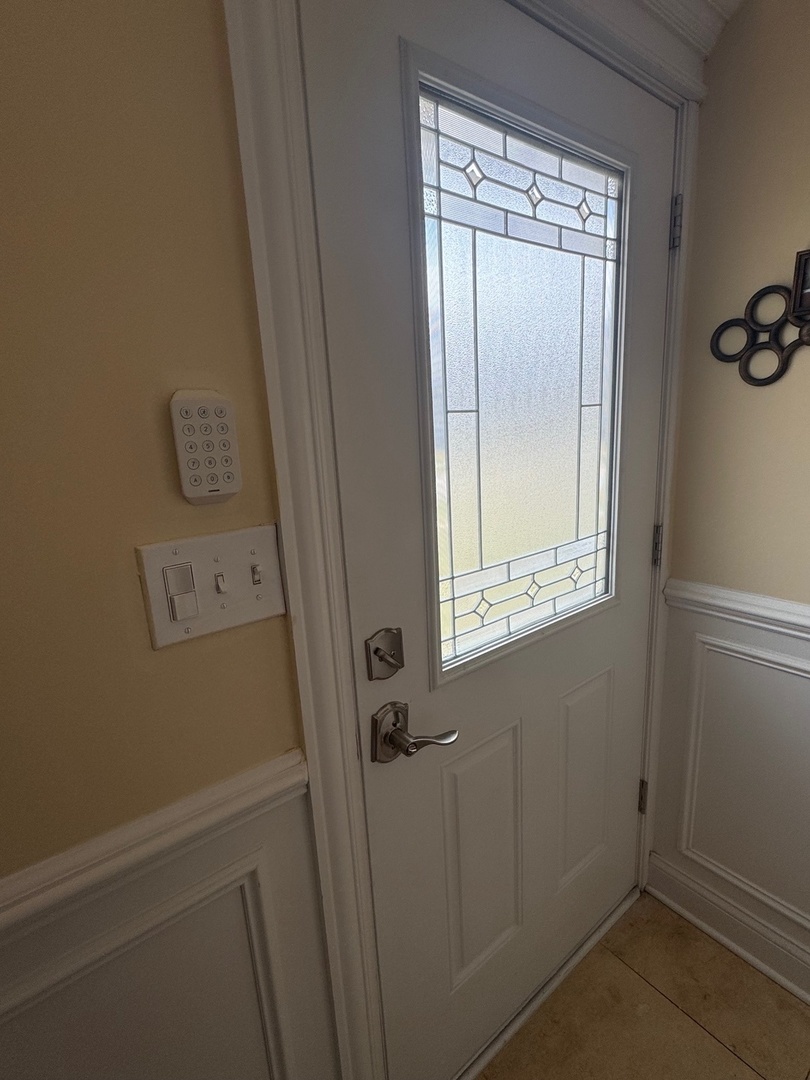 1423 Windsor Circle, Carpentersville, IL 60110