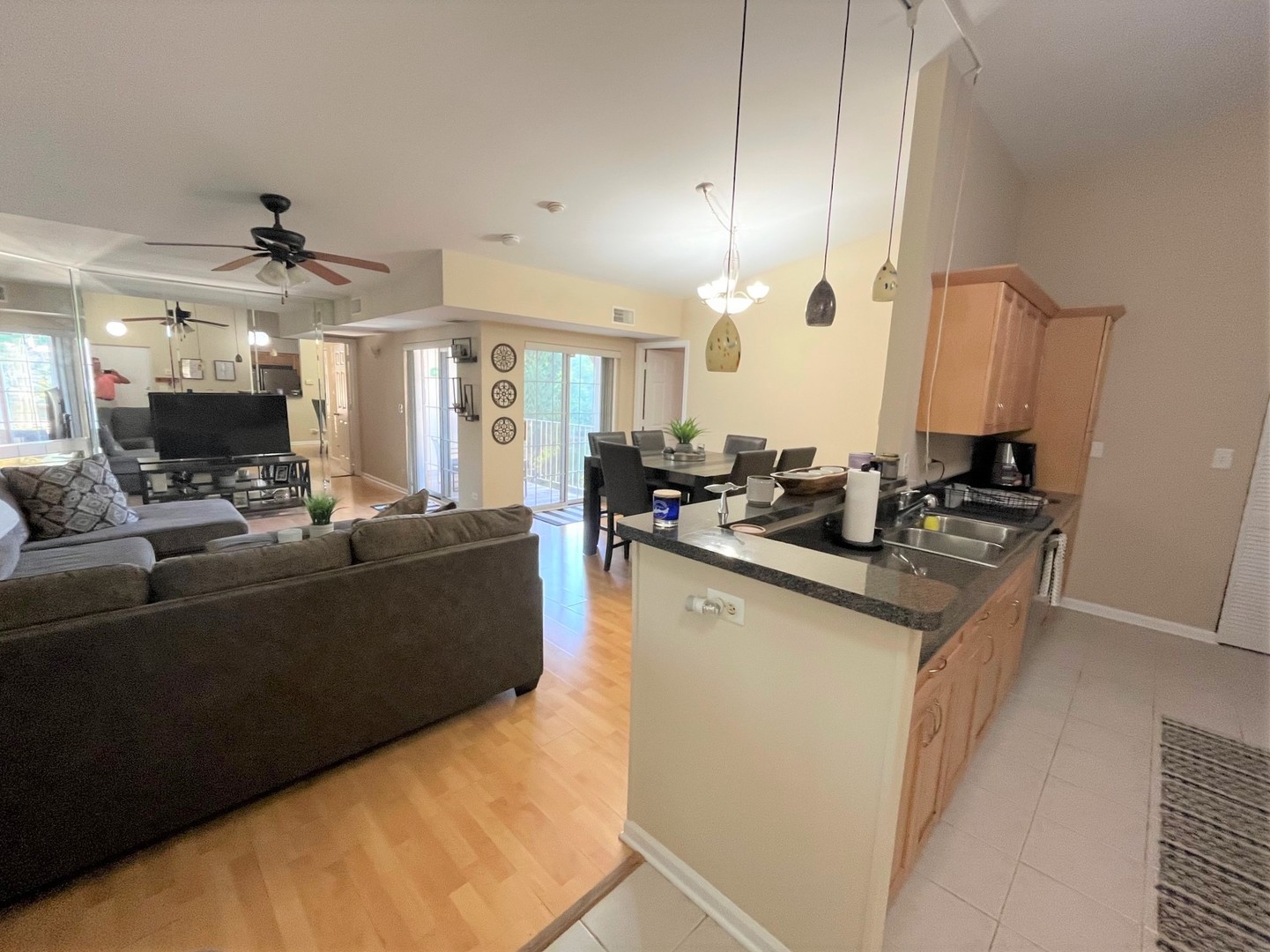 728 N Gary Avenue #212, Carol Stream, IL 60188