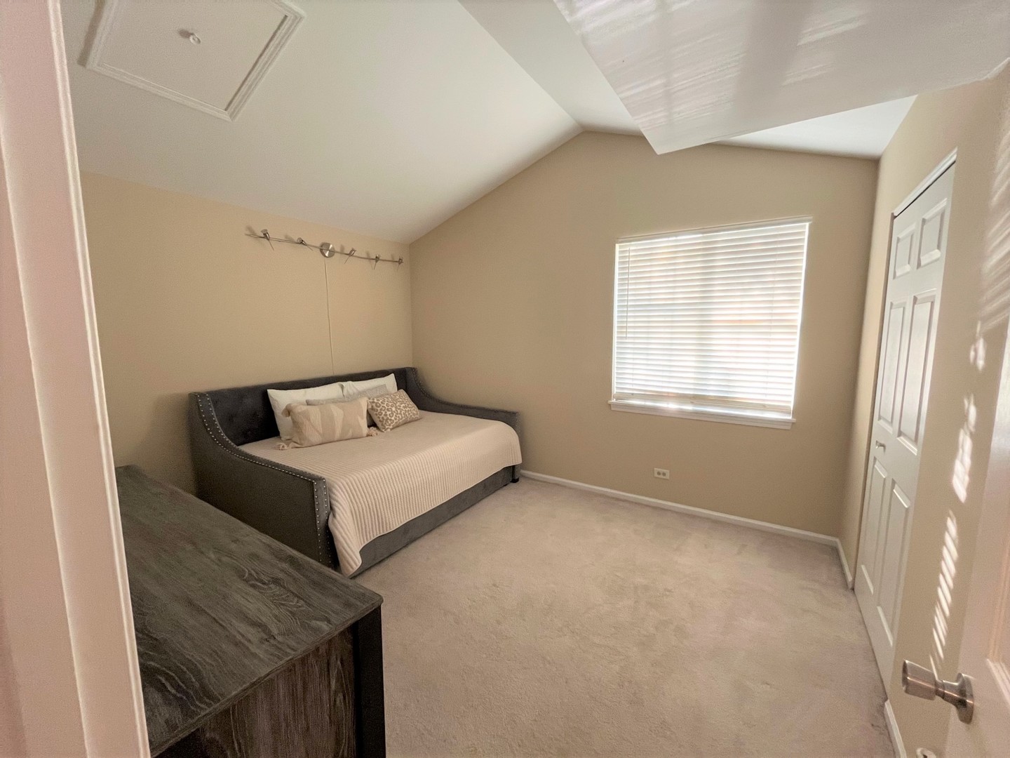 728 N Gary Avenue #212, Carol Stream, IL 60188