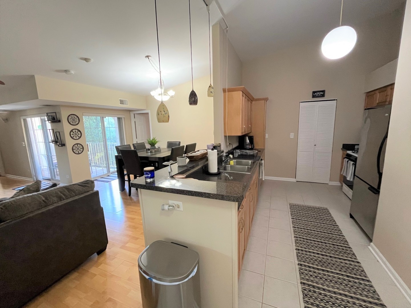 728 N Gary Avenue #212, Carol Stream, IL 60188