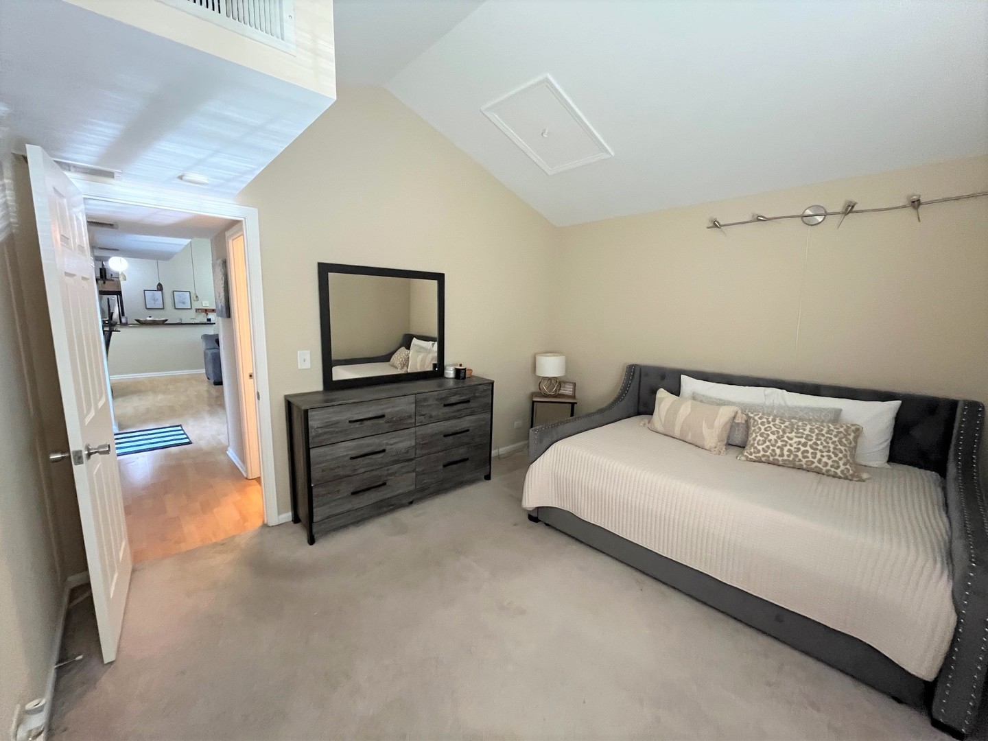 728 N Gary Avenue #212, Carol Stream, IL 60188