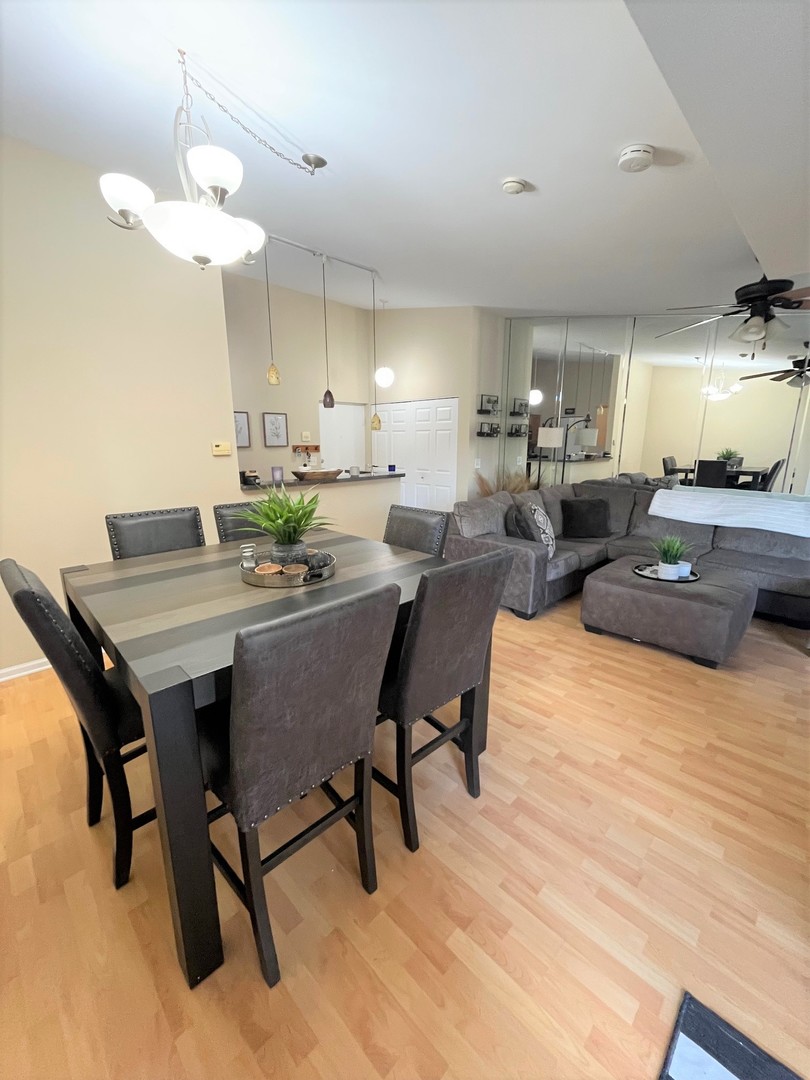 728 N Gary Avenue #212, Carol Stream, IL 60188