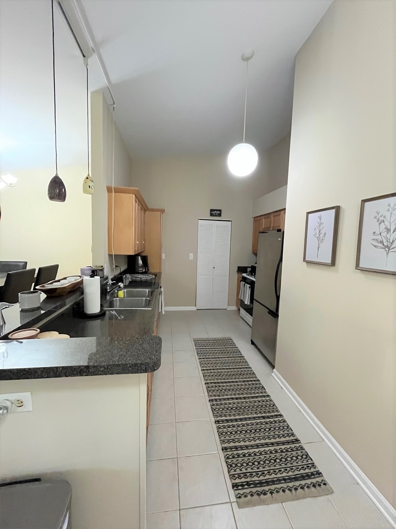 728 N Gary Avenue #212, Carol Stream, IL 60188