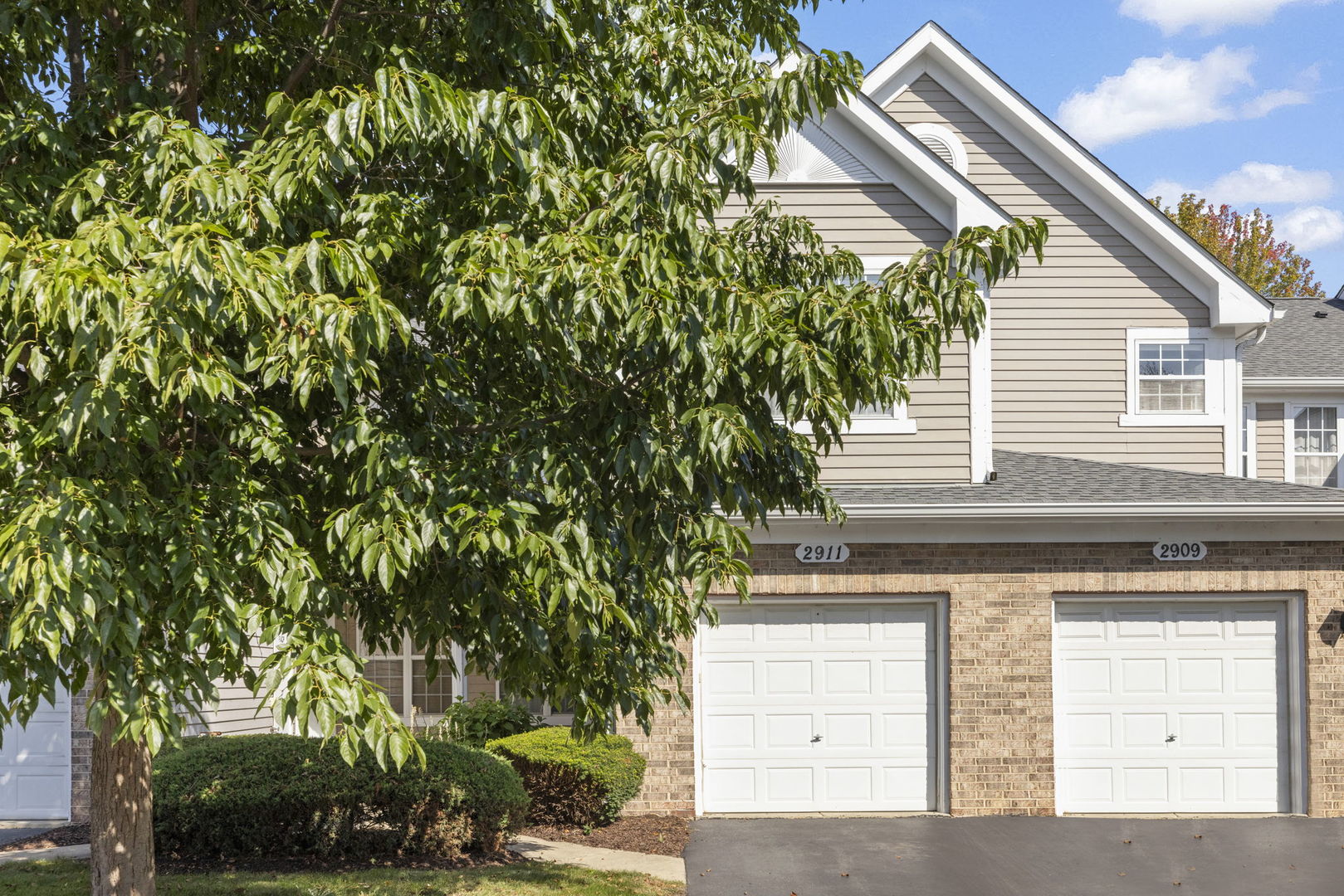 2911 Dearborn Court, Naperville, IL 60563