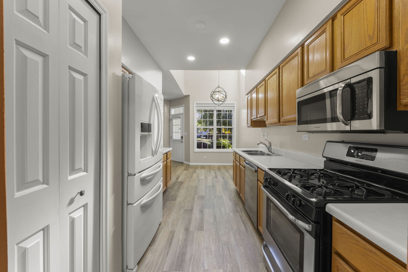 2911 Dearborn Court, Naperville, IL 60563