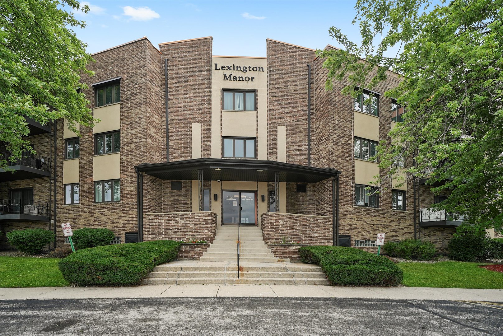 7100 W 95th Street #312, Oak Lawn, IL 60453