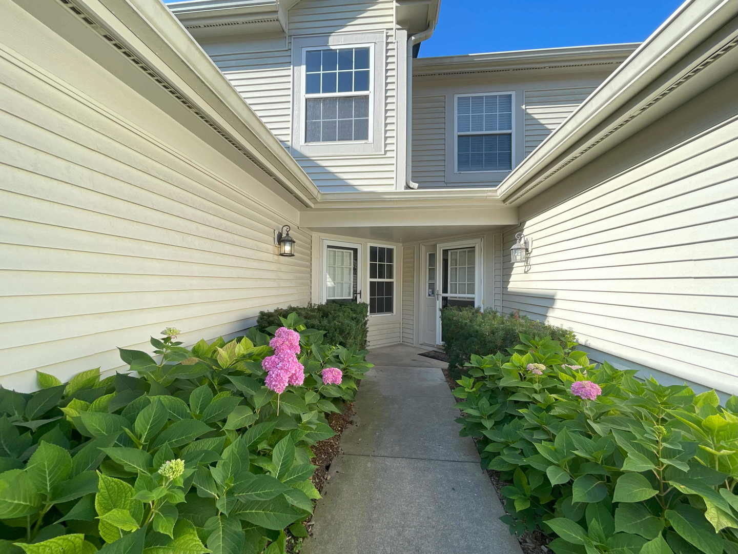 620 Cobblestone Court #620, Elgin, IL 60120