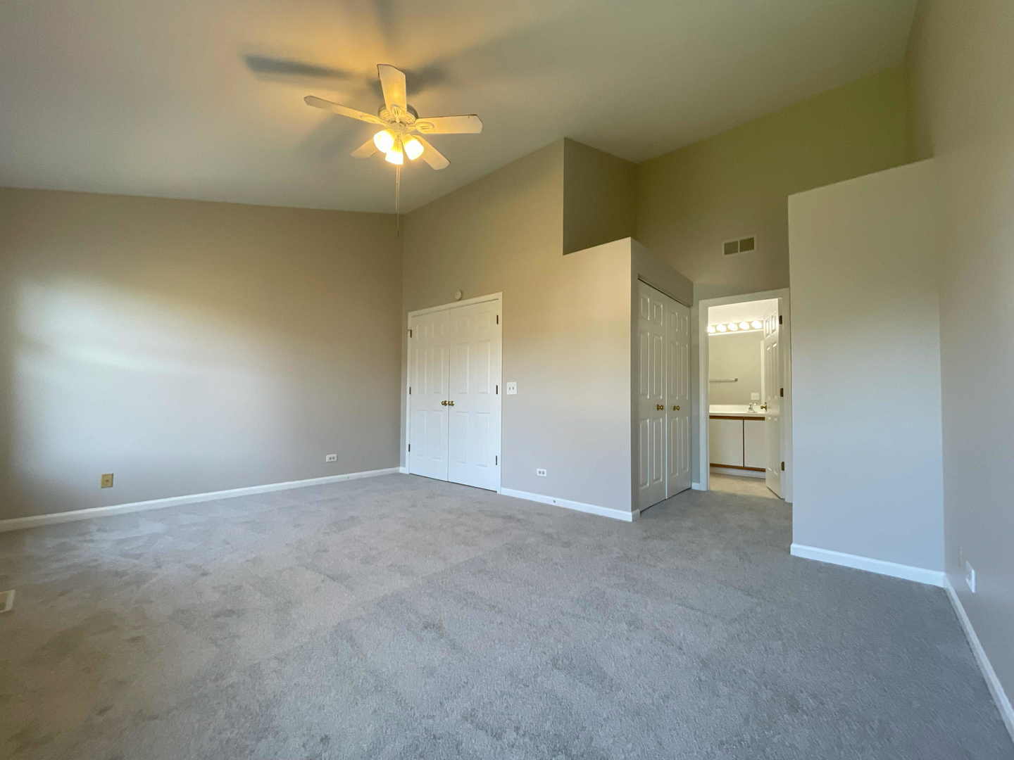 620 Cobblestone Court #620, Elgin, IL 60120
