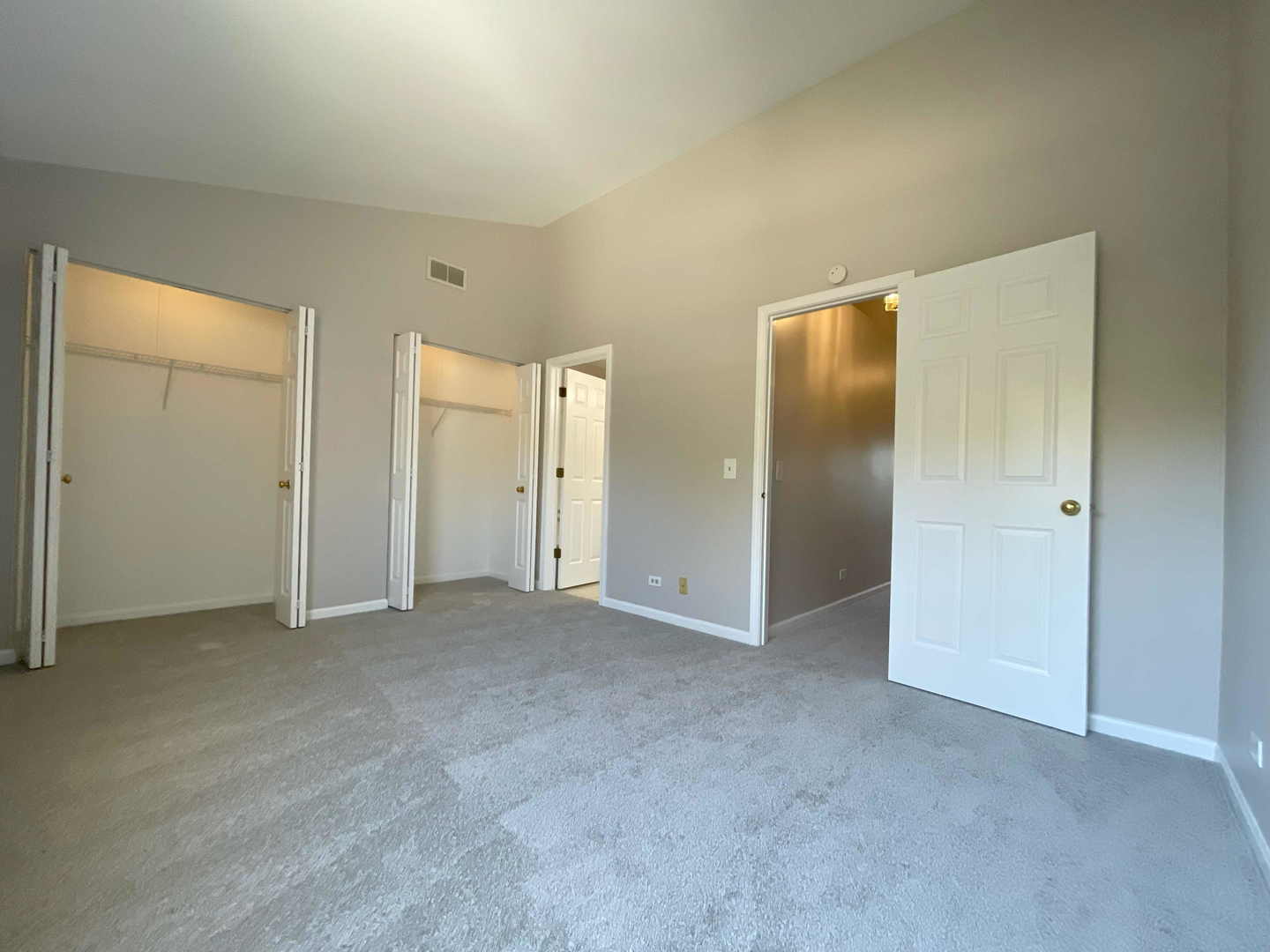 620 Cobblestone Court #620, Elgin, IL 60120