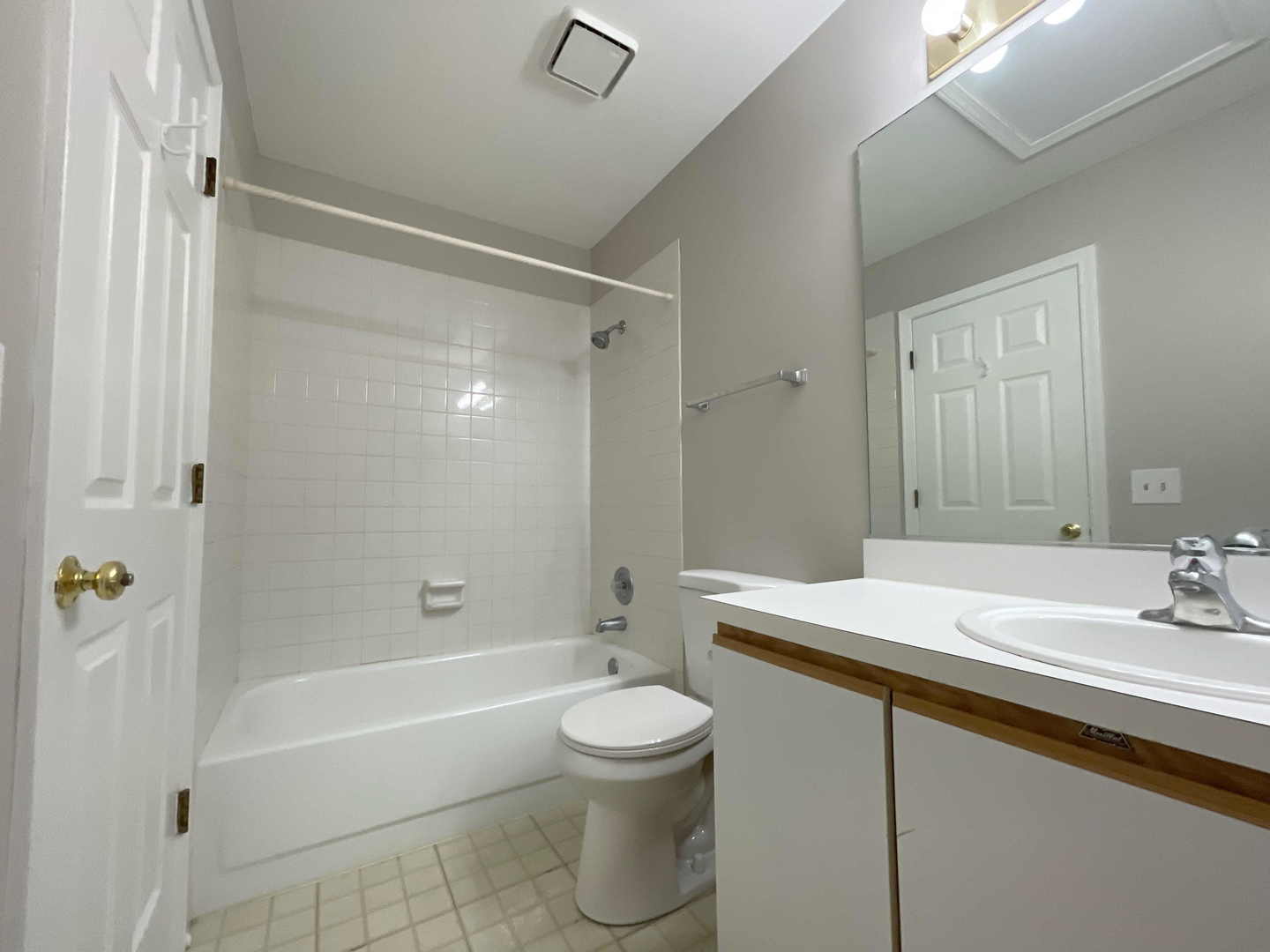 620 Cobblestone Court #620, Elgin, IL 60120