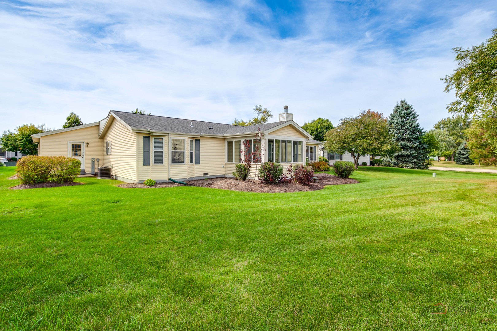 6 Secretariat Court, Grayslake, IL 60030