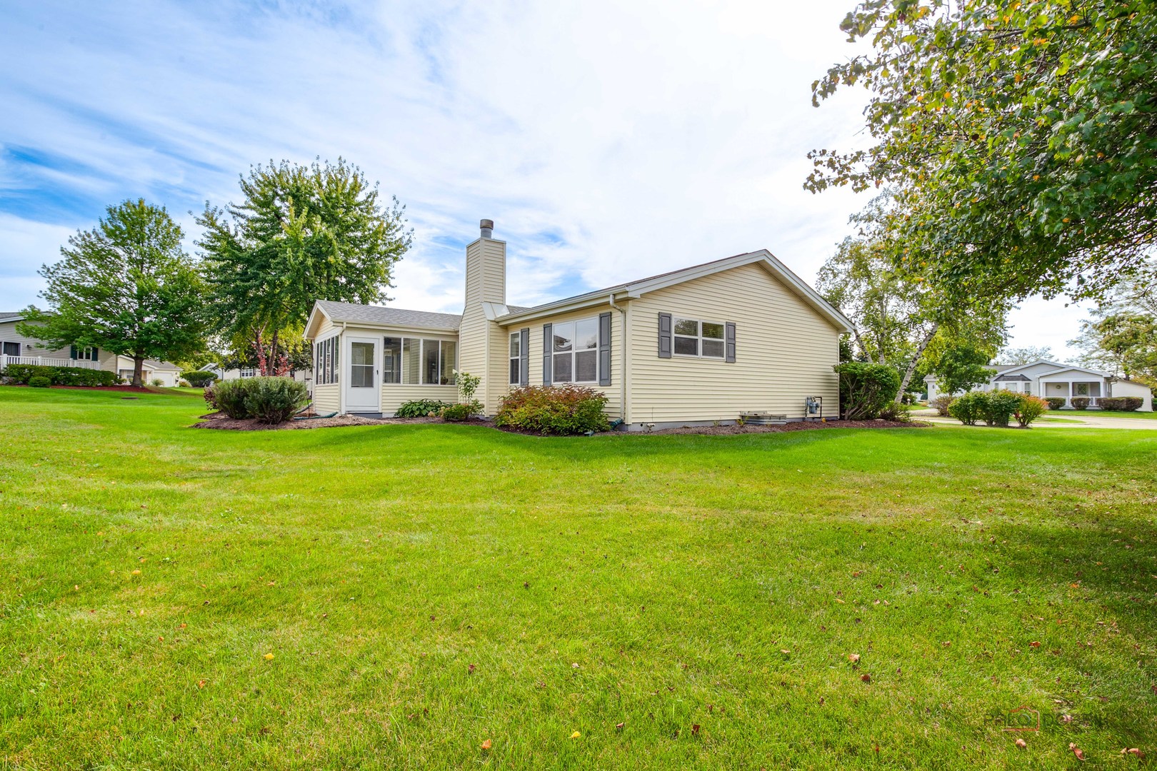6 Secretariat Court, Grayslake, IL 60030
