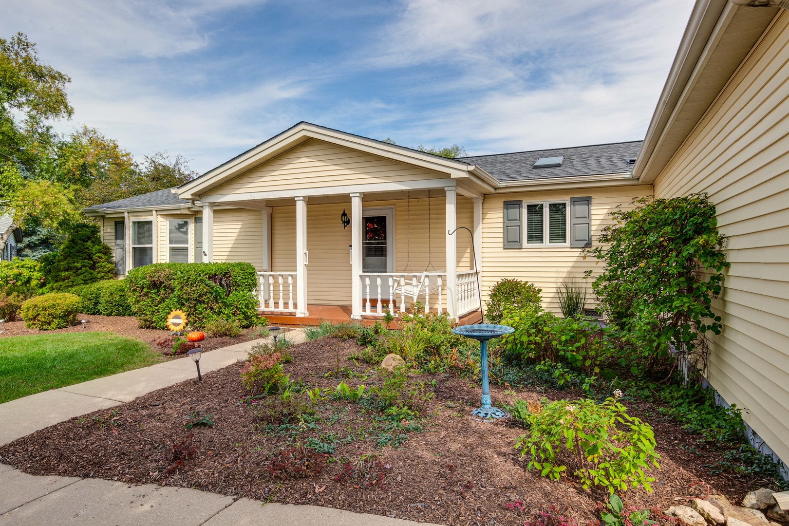 6 Secretariat Court, Grayslake, IL 60030