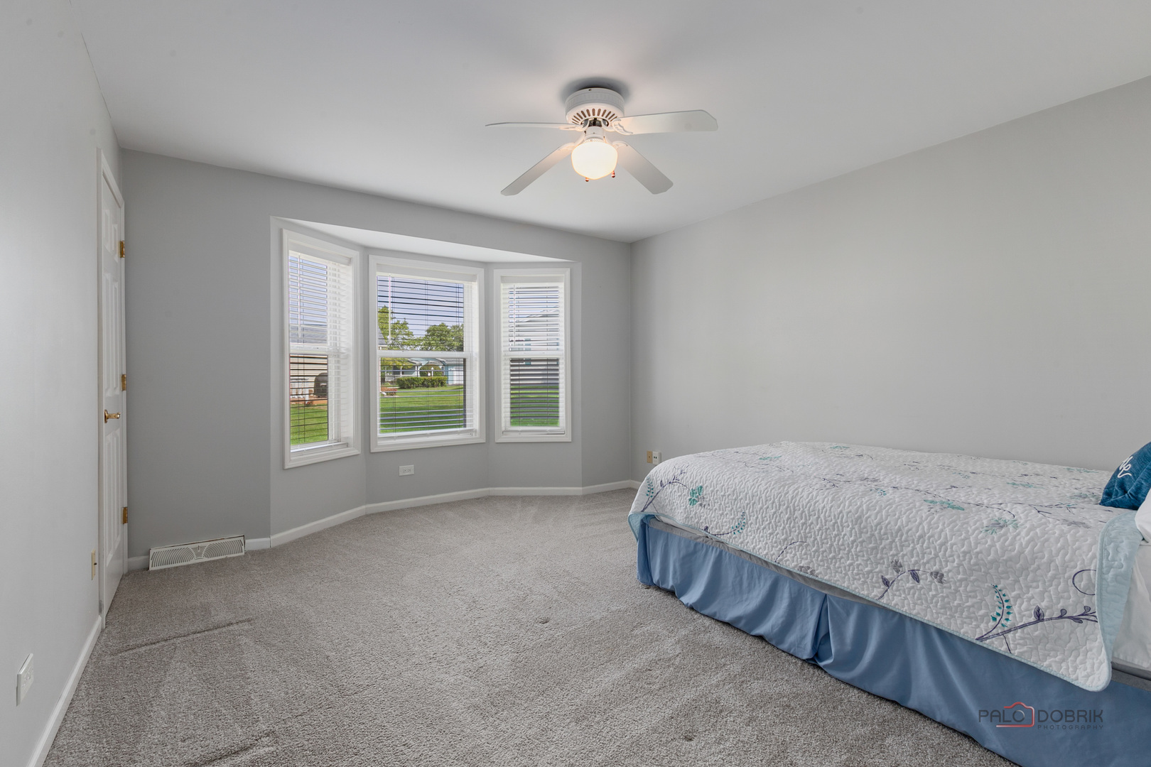 6 Secretariat Court, Grayslake, IL 60030