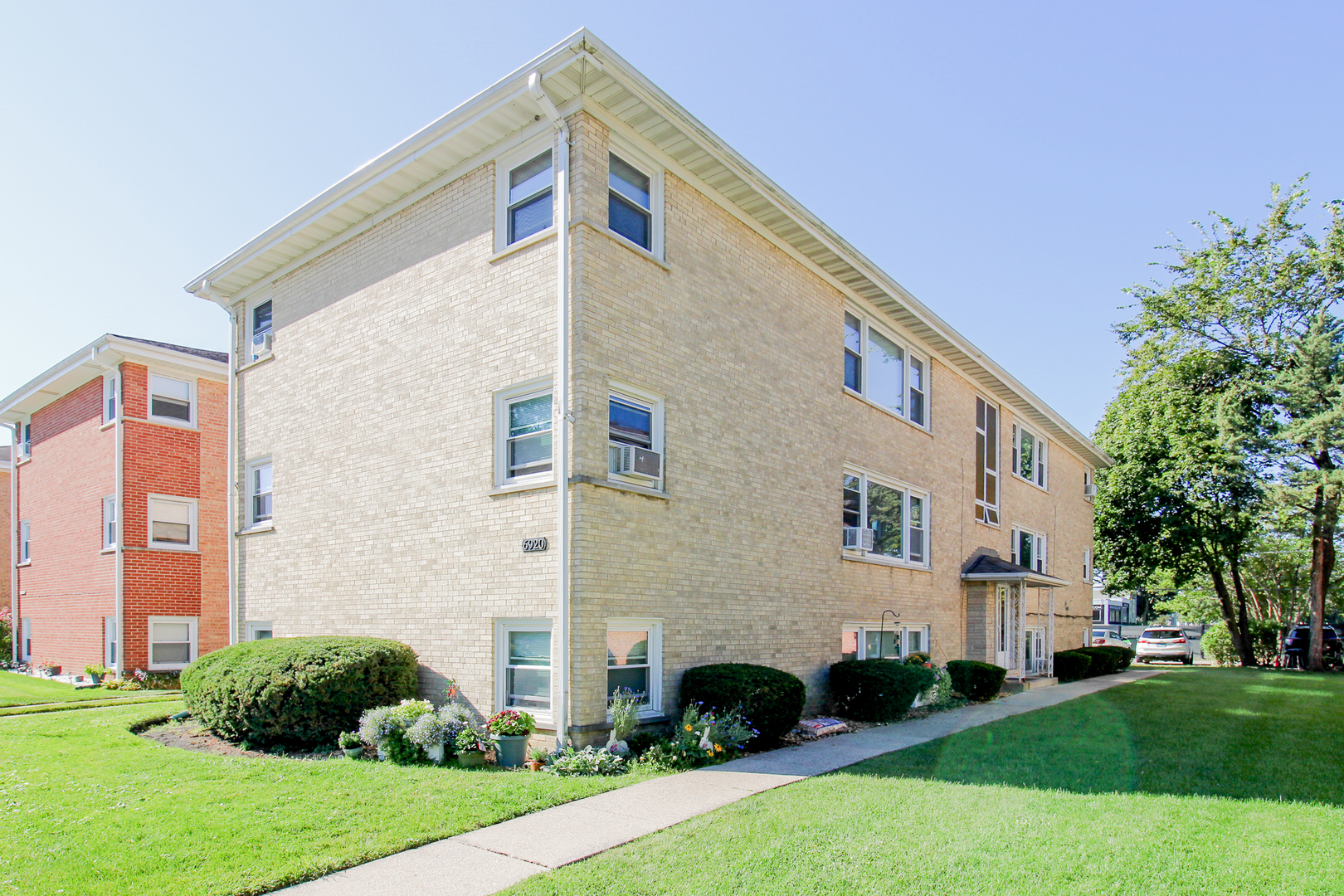 6920 N Rosemary Lane #1W, Niles, IL 60714