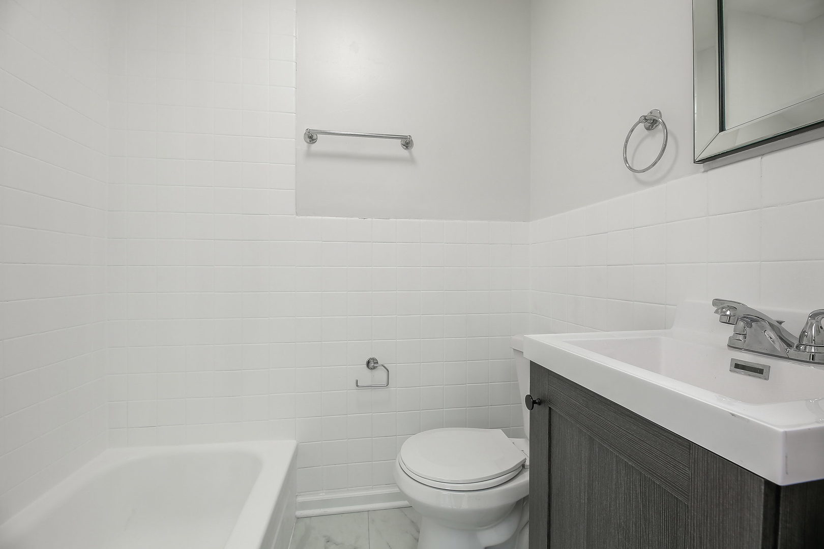 123 N West Street, Wheaton, IL 60187