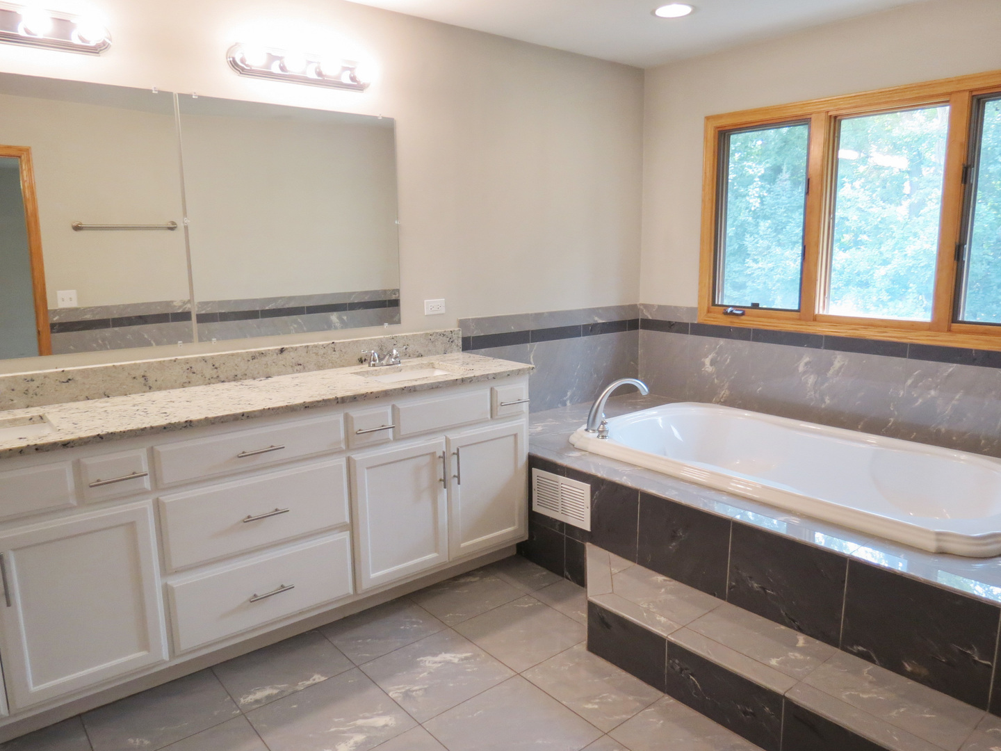 358 Mayo Lane, Bloomingdale, IL 60108