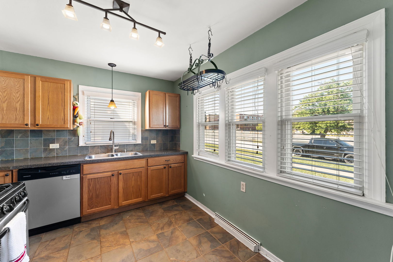18113 Park Avenue, Lansing, IL 60438