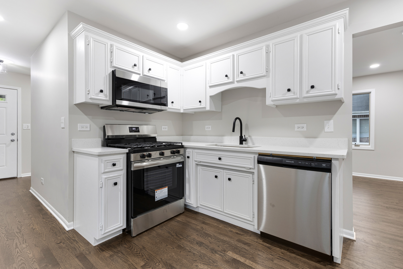 15010 Avers Avenue, Midlothian, IL 60445