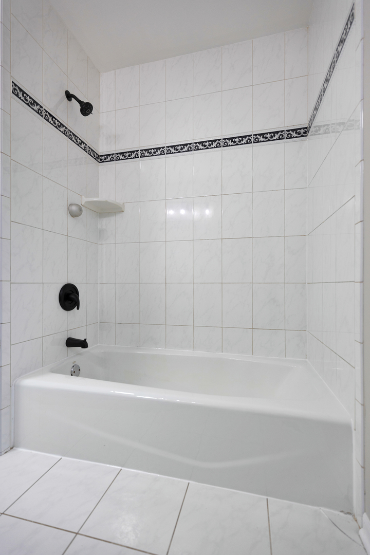 15010 Avers Avenue, Midlothian, IL 60445