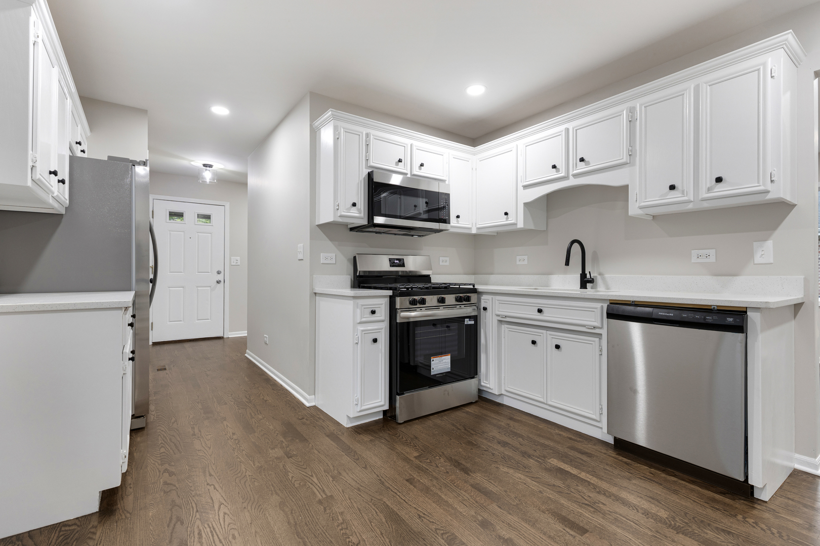 15010 Avers Avenue, Midlothian, IL 60445