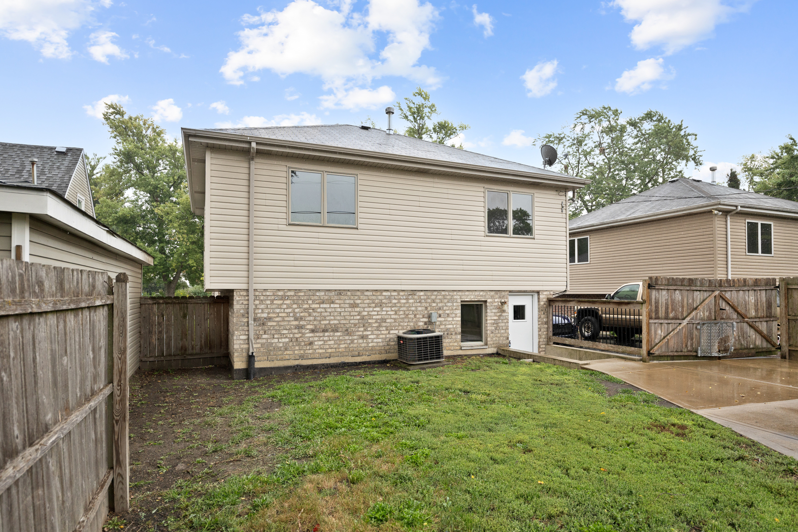 15010 Avers Avenue, Midlothian, IL 60445