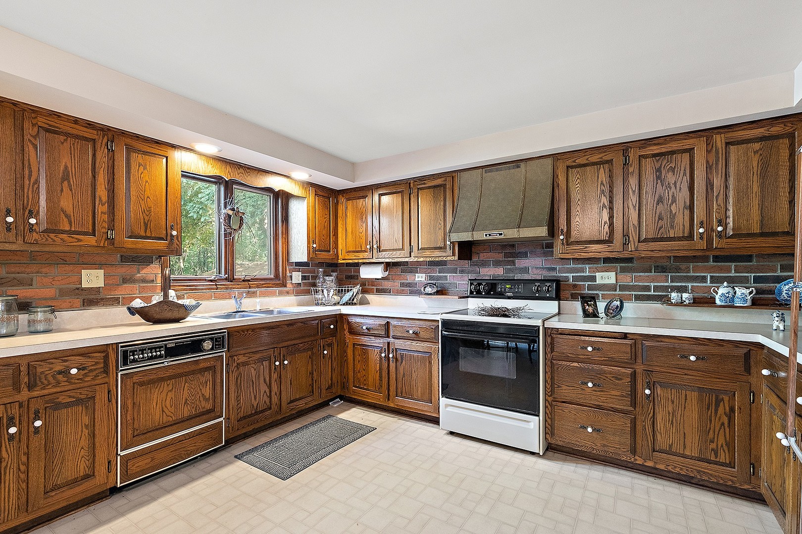 2085 Island Drive, Morris, IL 60450