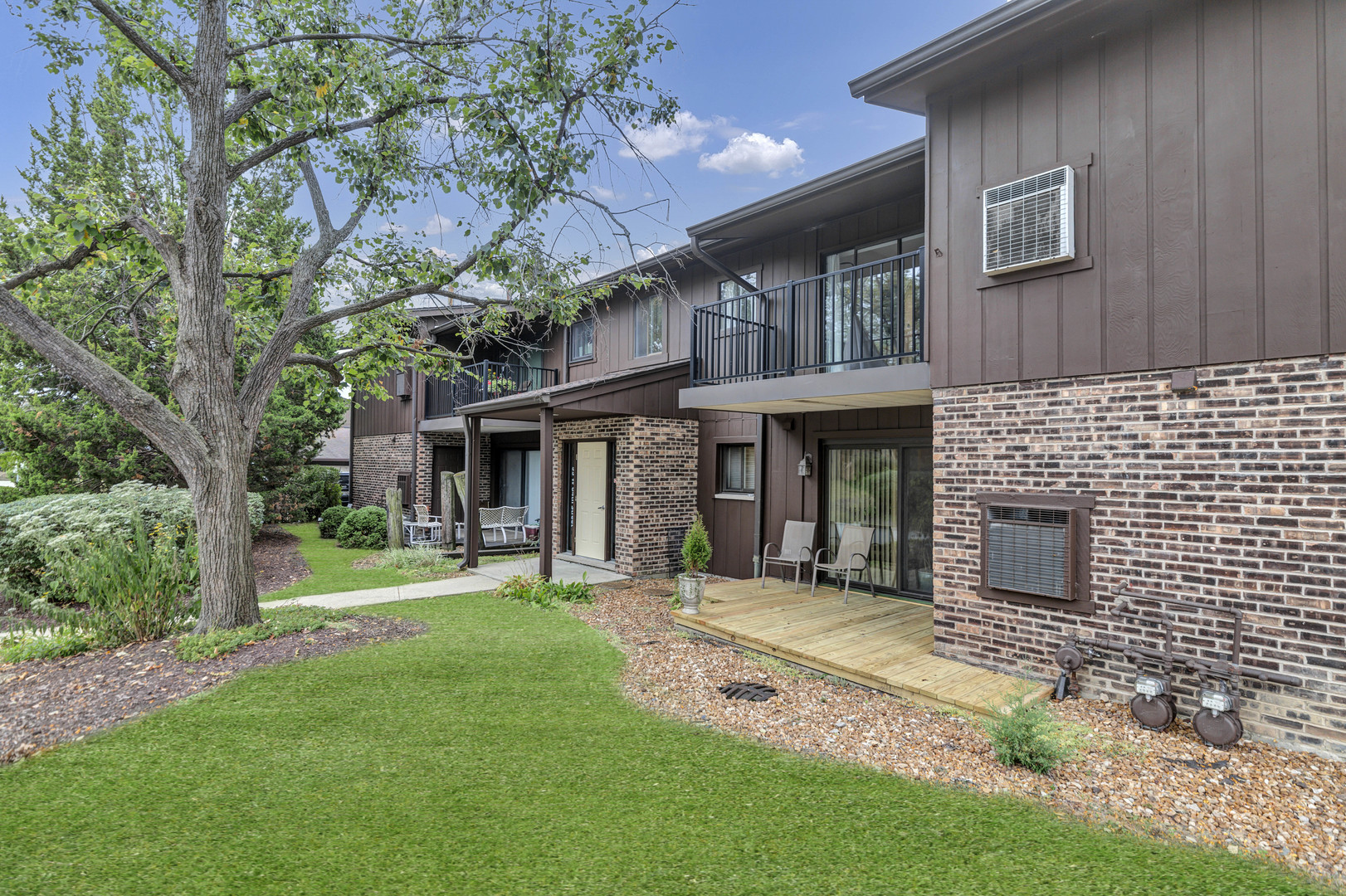 55 W 64th Street #102, Westmont, IL 60559
