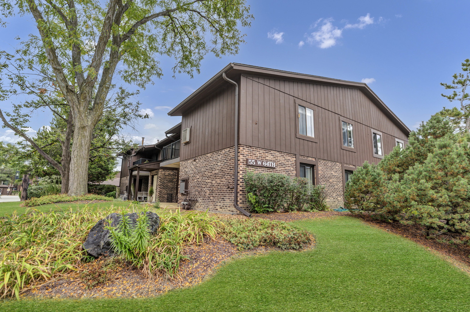 55 W 64th Street #102, Westmont, IL 60559