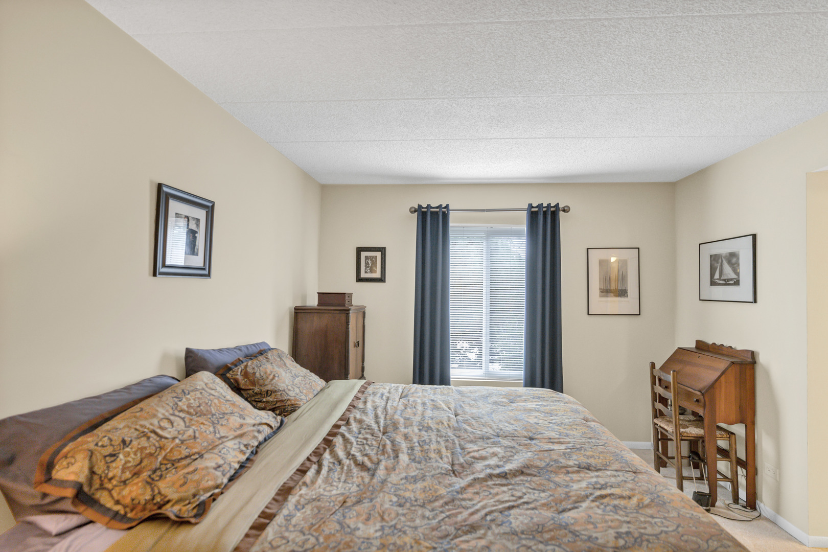 55 W 64th Street #102, Westmont, IL 60559