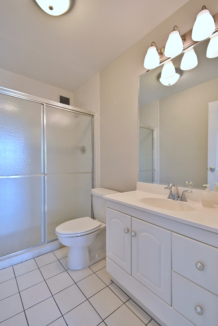 2015 S Finley Road #903, Lombard, IL 60148