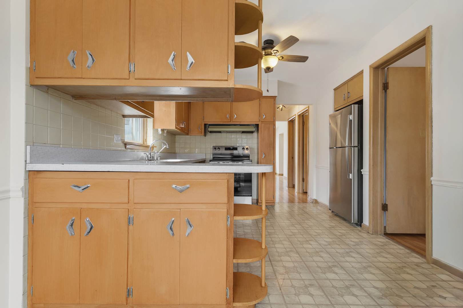 9117 S Clifton Park Avenue, Evergreen Park, IL 60805