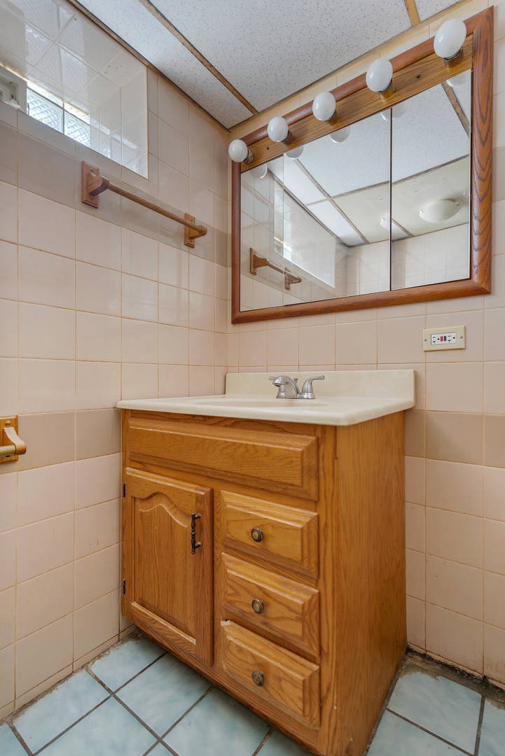 9117 S Clifton Park Avenue, Evergreen Park, IL 60805