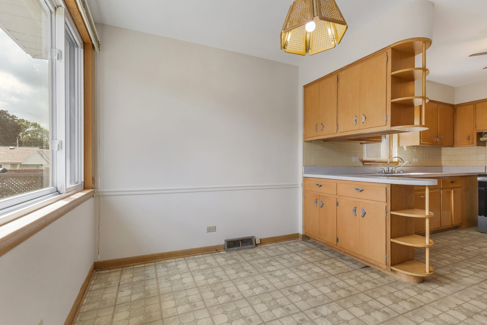 9117 S Clifton Park Avenue, Evergreen Park, IL 60805