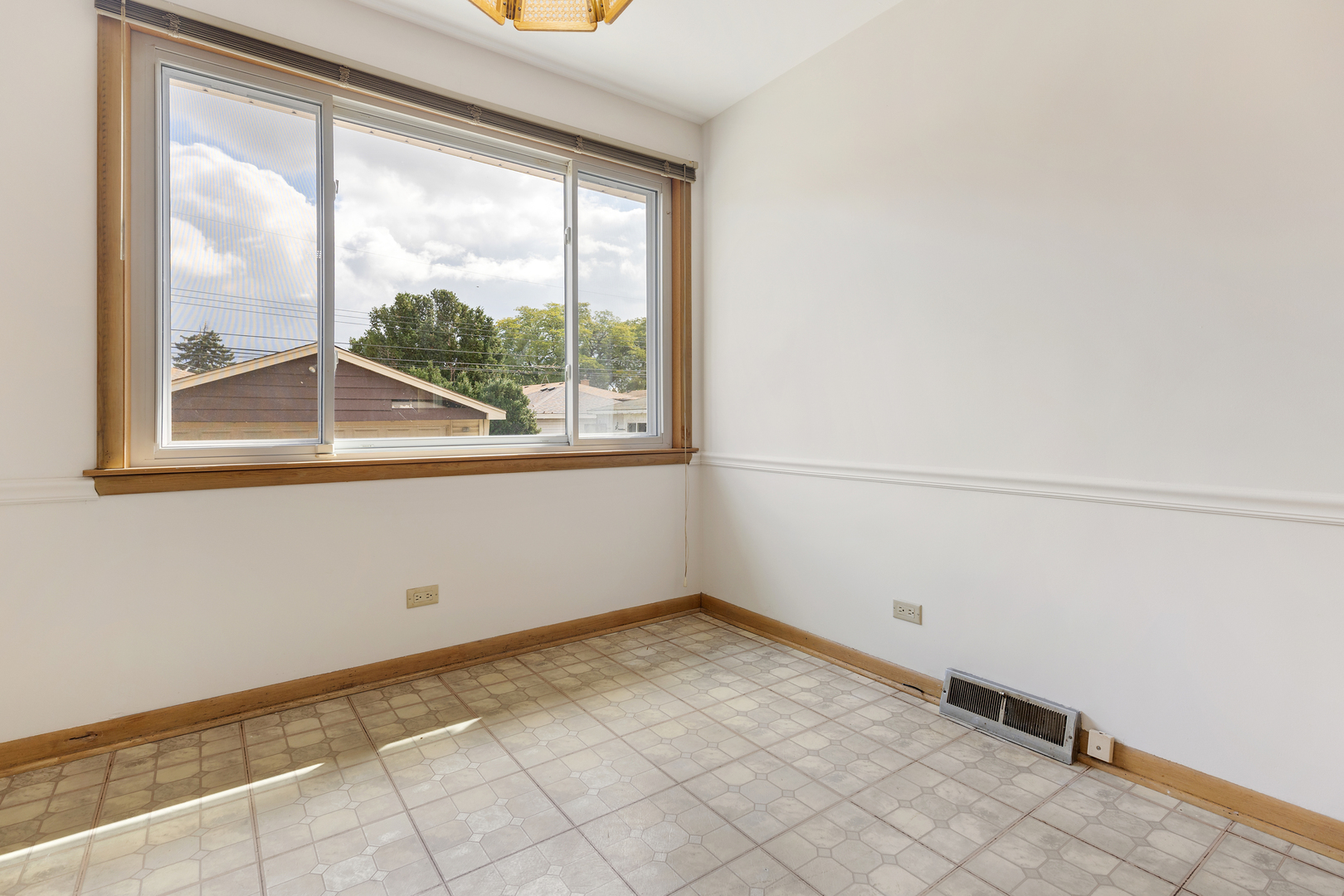 9117 S Clifton Park Avenue, Evergreen Park, IL 60805