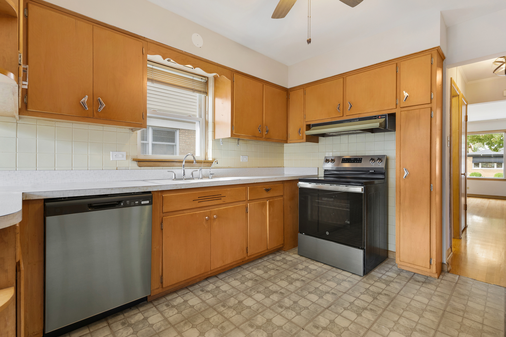 9117 S Clifton Park Avenue, Evergreen Park, IL 60805