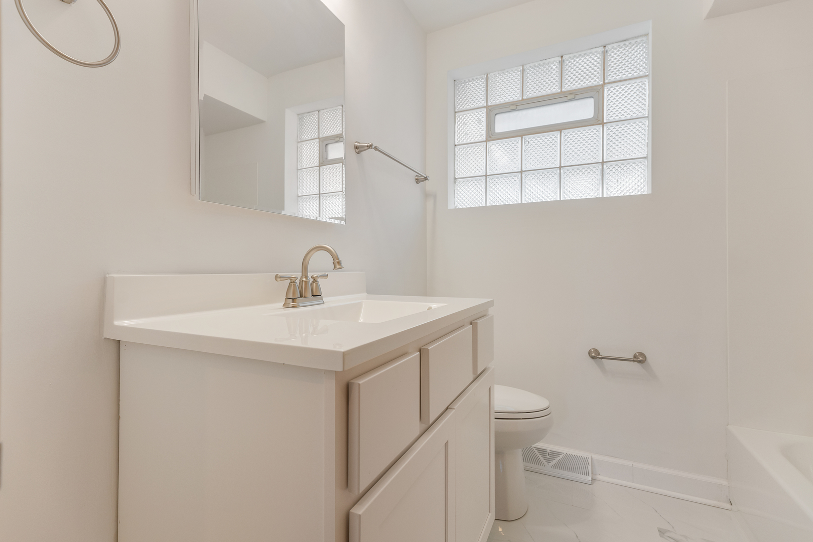 9117 S Clifton Park Avenue, Evergreen Park, IL 60805