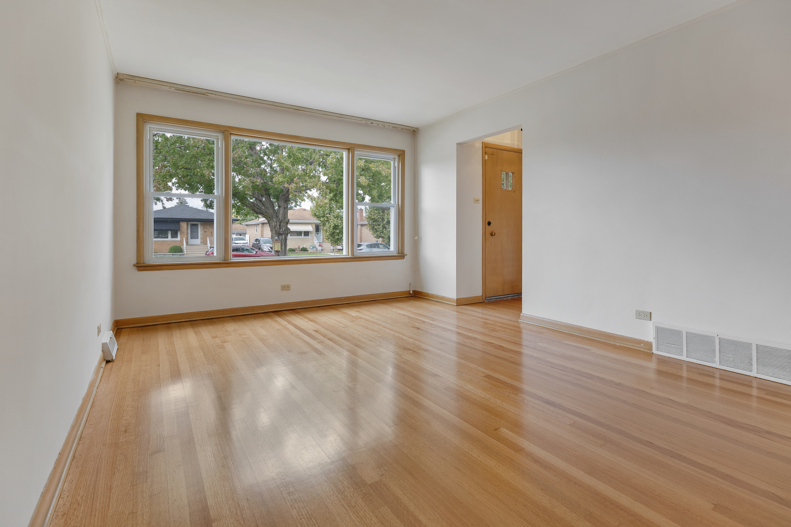 9117 S Clifton Park Avenue, Evergreen Park, IL 60805